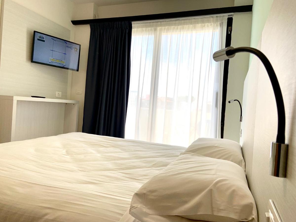 Suites Marilia Apartments Pool Side - Suite Livorno Holiday Home Group エクステリア 写真