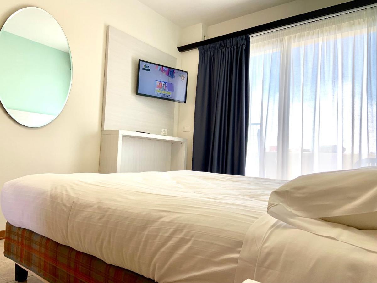 Suites Marilia Apartments Pool Side - Suite Livorno Holiday Home Group エクステリア 写真